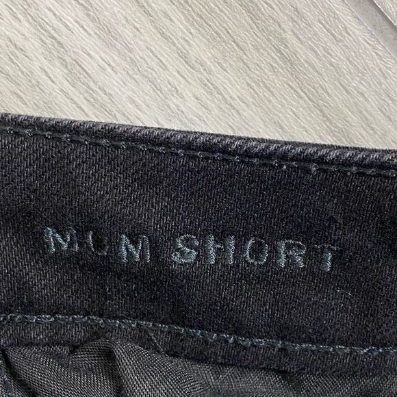 American Eagle | Black Distressed High Rise Mom Shorts Size 4 - Picture 5 of 6